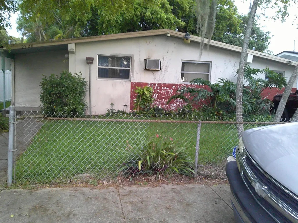 2520 NW 14th Court Fort Lauderdale FL 33311