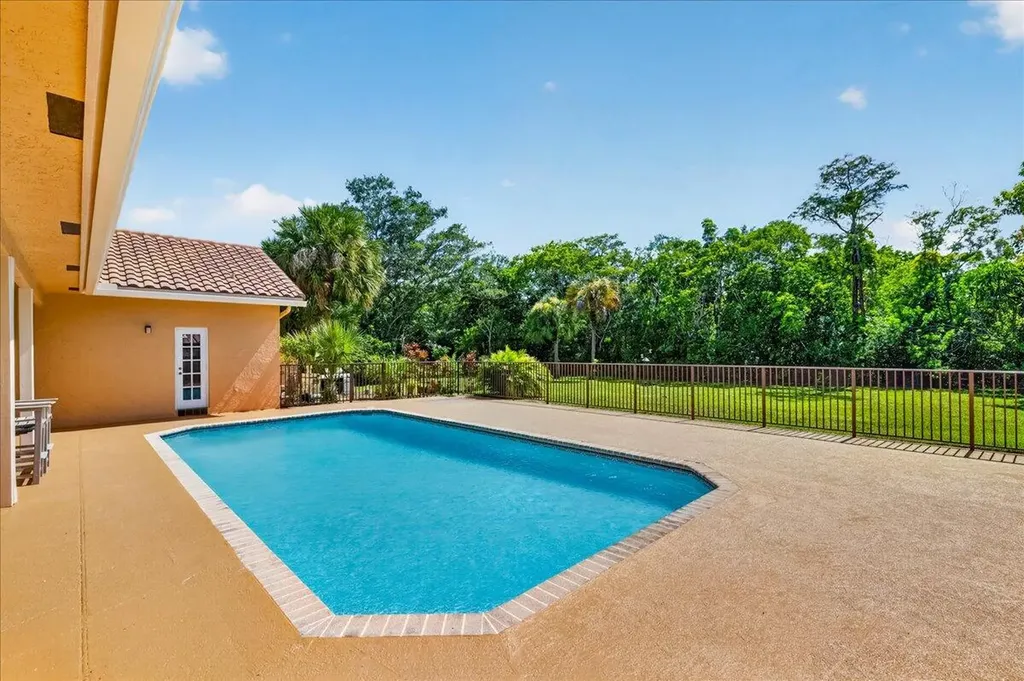 5044 NW 81st Avenue Coral Springs FL 33067