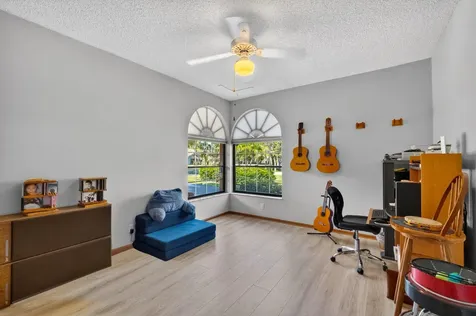5044 NW 81st Avenue Coral Springs FL 33067