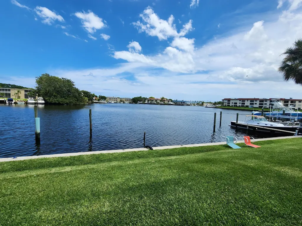 412 Northlake Court North Palm Beach FL 33408
