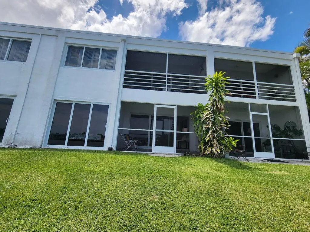 412 Northlake Court North Palm Beach FL 33408