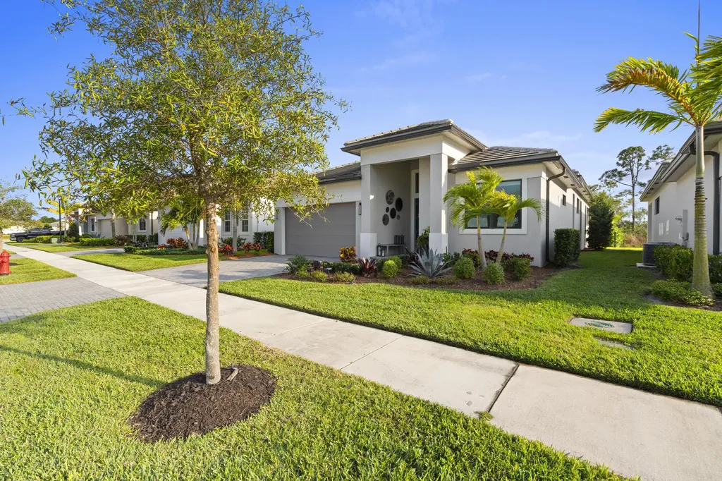 2133 SE Mosaic Boulevard Port St Lucie FL 34984