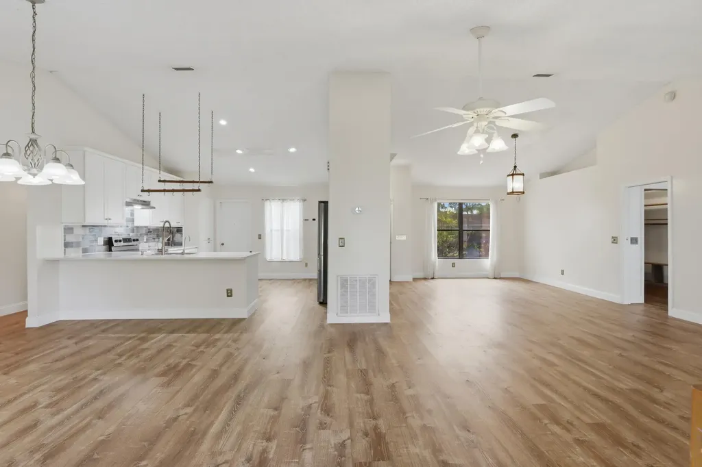 383 SE Whitmore Drive Port St Lucie FL 34984