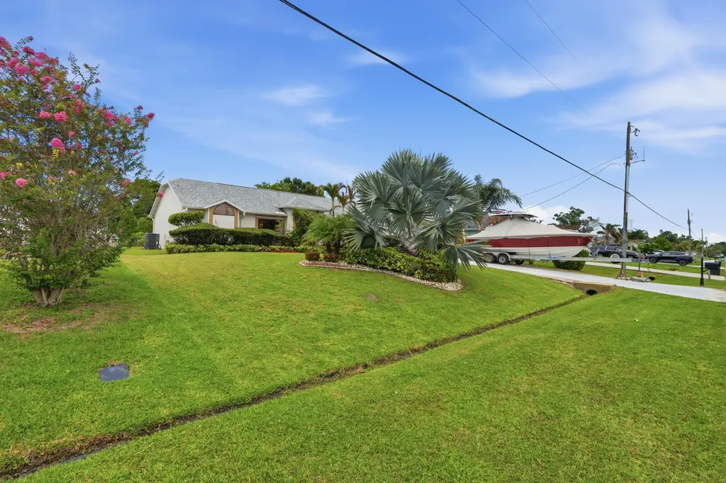 383 SE Whitmore Drive Port St Lucie FL 34984