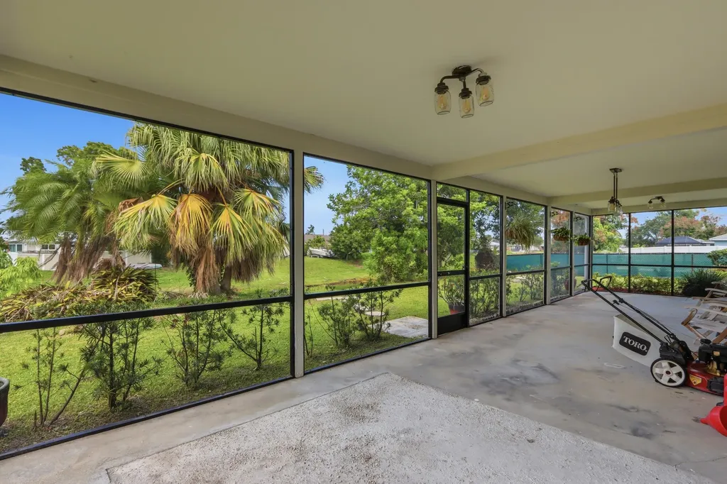 383 SE Whitmore Drive Port St Lucie FL 34984