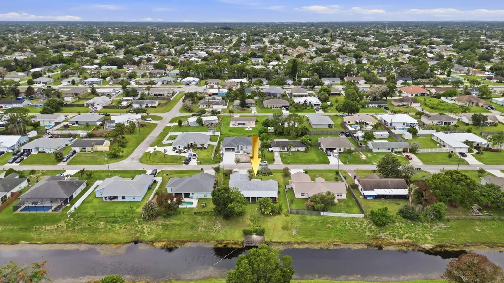 383 SE Whitmore Drive Port St Lucie FL 34984