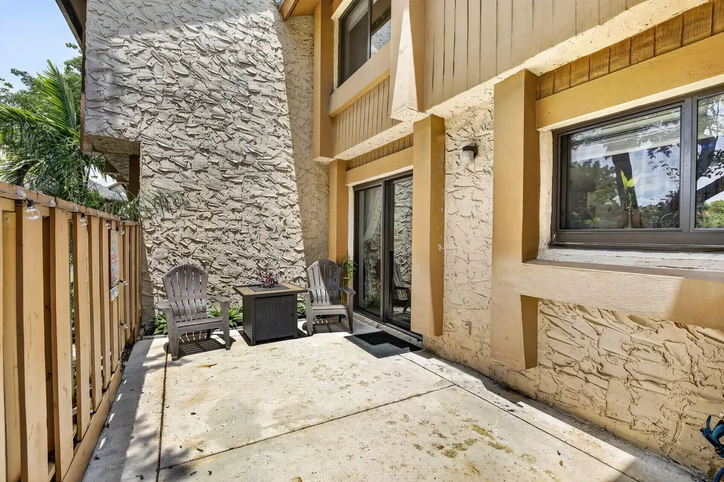 124 Wimbledon Lake Drive Plantation FL 33324