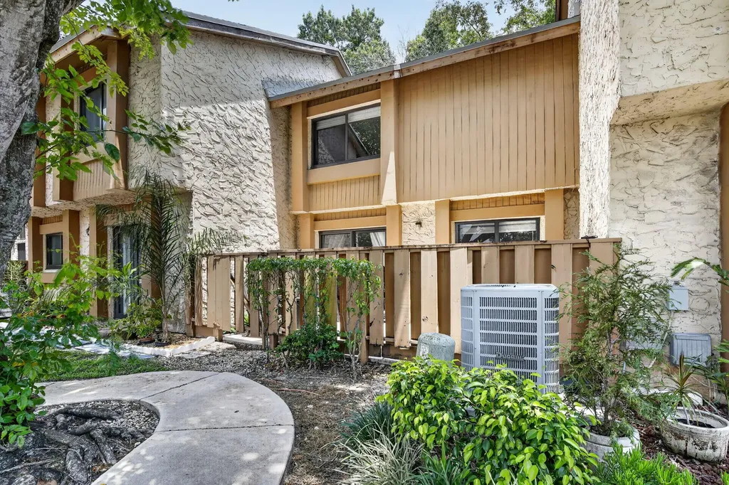 124 Wimbledon Lake Drive Plantation FL 33324