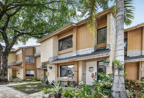 124 Wimbledon Lake Drive Plantation FL 33324