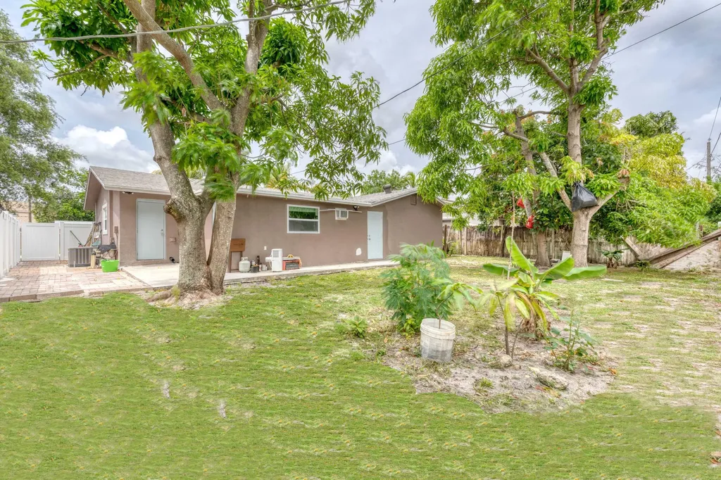 9696 SW 1st Place Boca Raton FL 33428