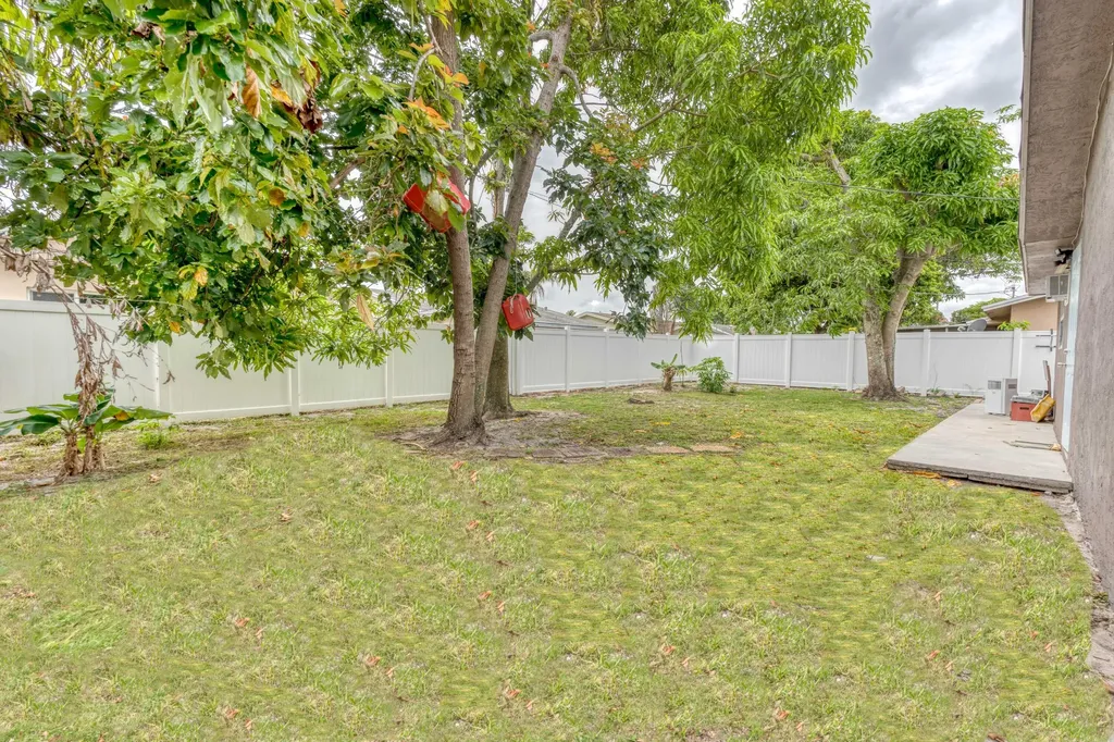 9696 SW 1st Place Boca Raton FL 33428