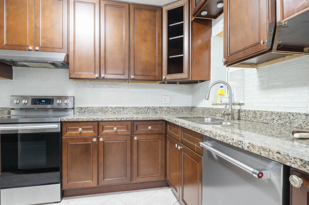 9696 SW 1st Place Boca Raton FL 33428