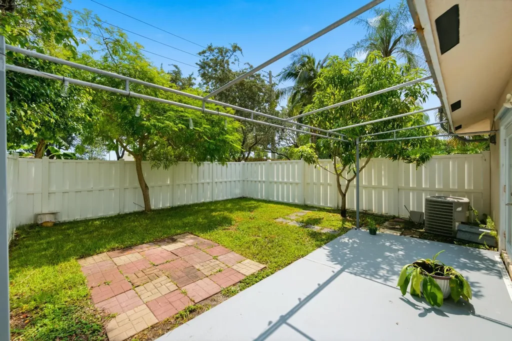 8417 NW 40th Court Sunrise FL 33351