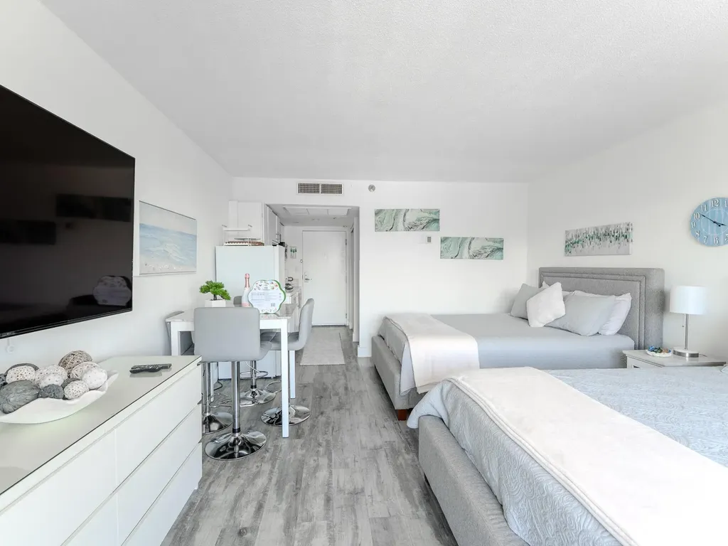 19201 Collins Avenue Sunny Isles Beach FL 33160