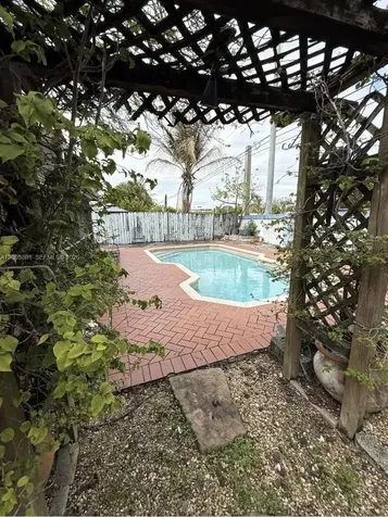 1020 SW 81st Terrace North Lauderdale FL 33068