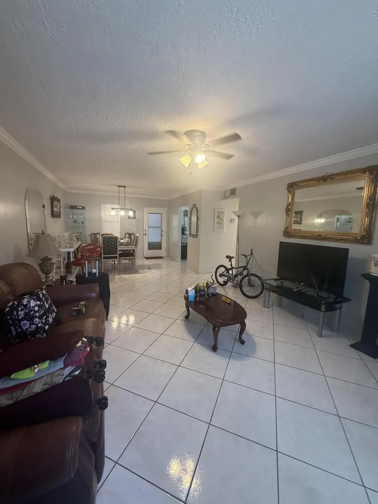 2811 Somerset Drive Lauderdale Lakes FL 33311