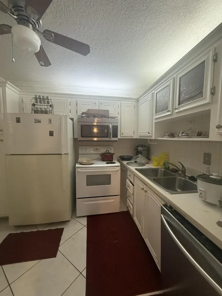2811 Somerset Drive Lauderdale Lakes FL 33311