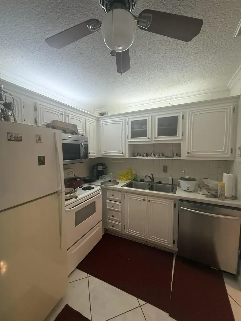 2811 Somerset Drive Lauderdale Lakes FL 33311
