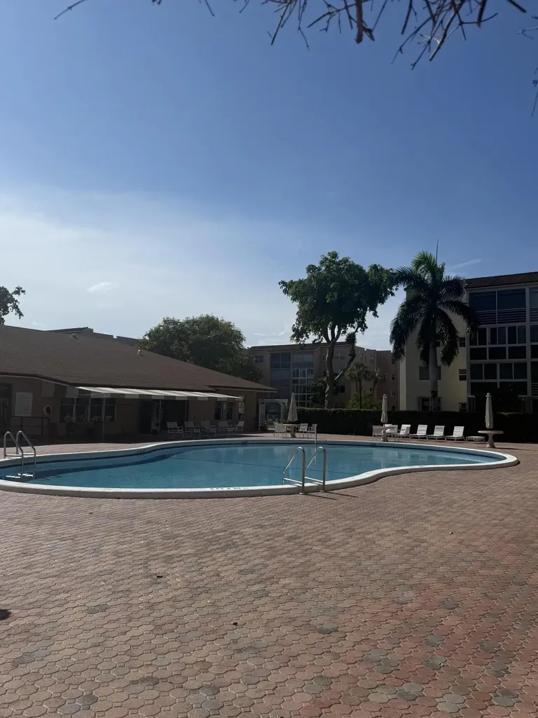 2811 Somerset Drive Lauderdale Lakes FL 33311