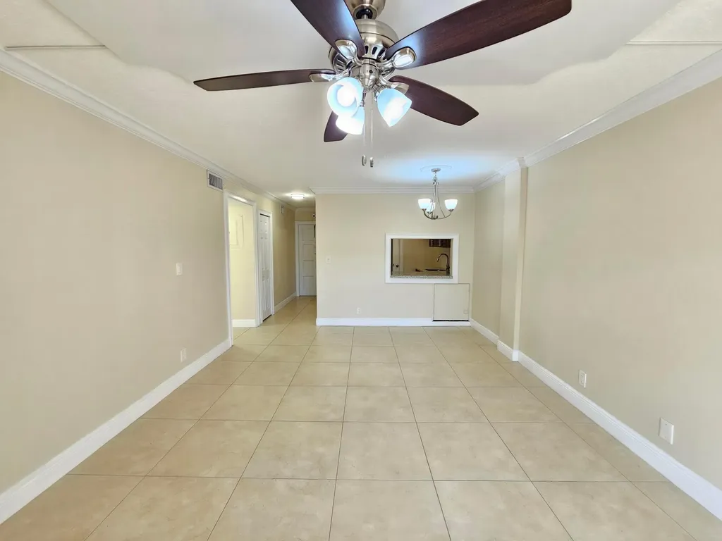 2562 Garden Drive N Lake Worth Beach FL 33461