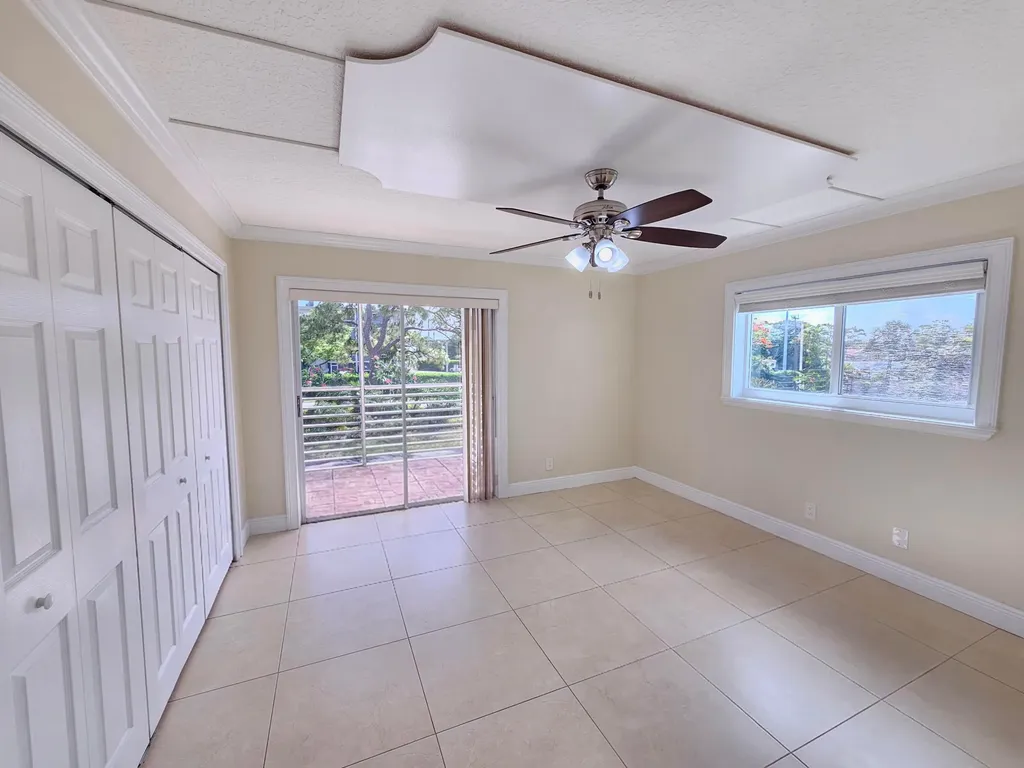 2562 Garden Drive N Lake Worth Beach FL 33461