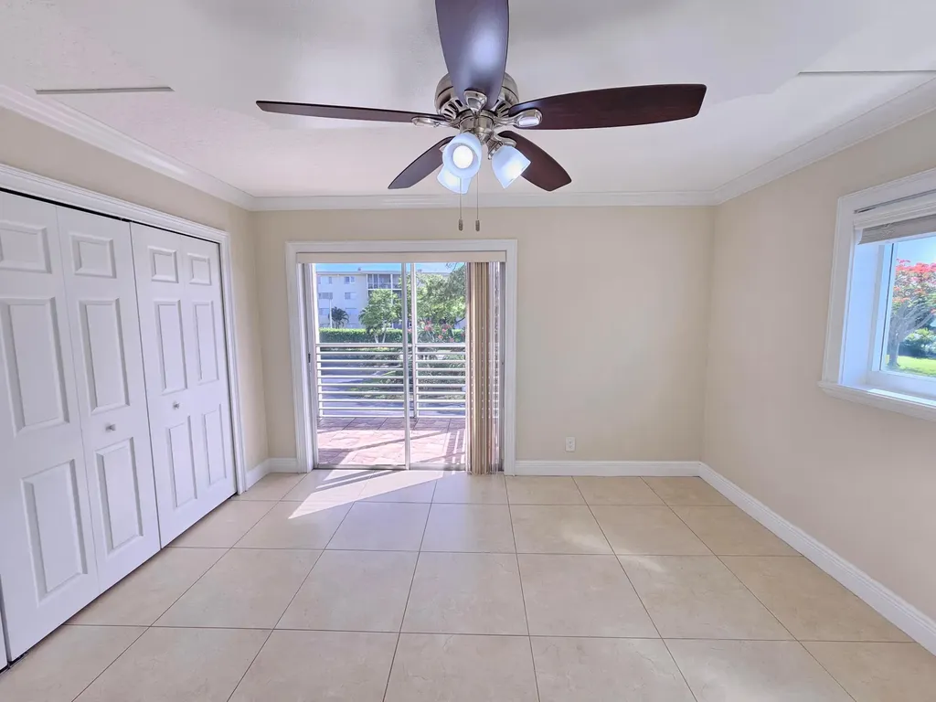 2562 Garden Drive N Lake Worth Beach FL 33461
