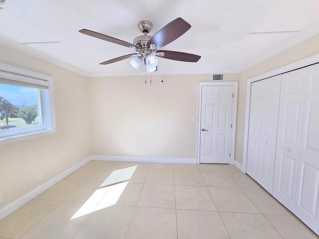 2562 Garden Drive N Lake Worth Beach FL 33461
