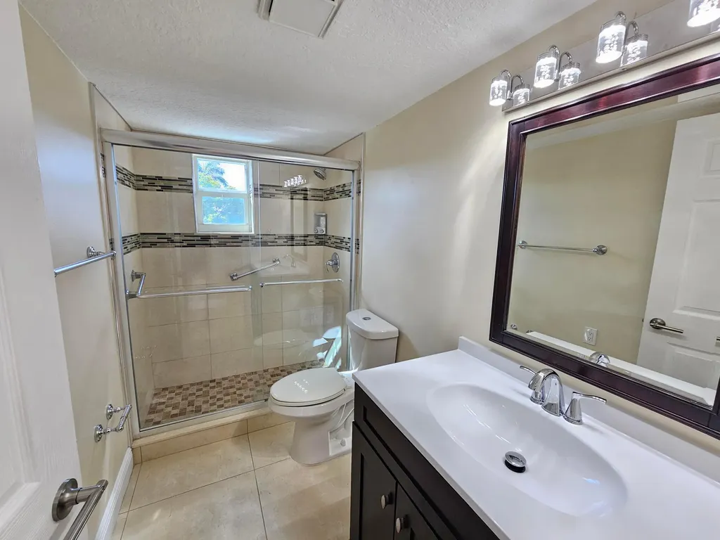 2562 Garden Drive N Lake Worth Beach FL 33461