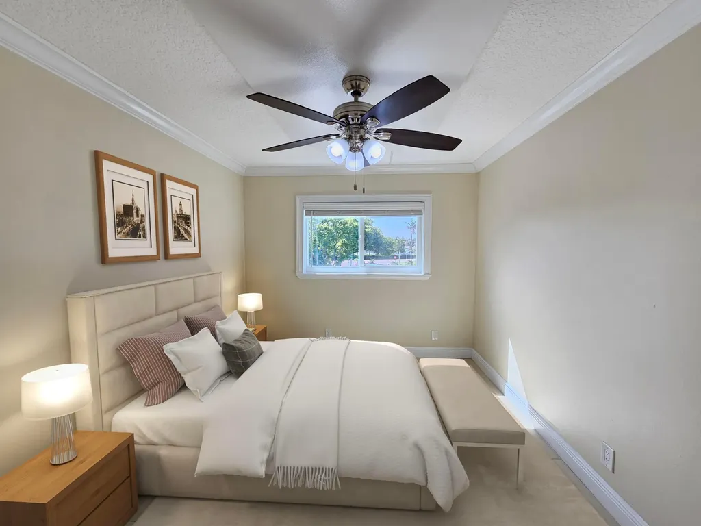 2562 Garden Drive N Lake Worth Beach FL 33461