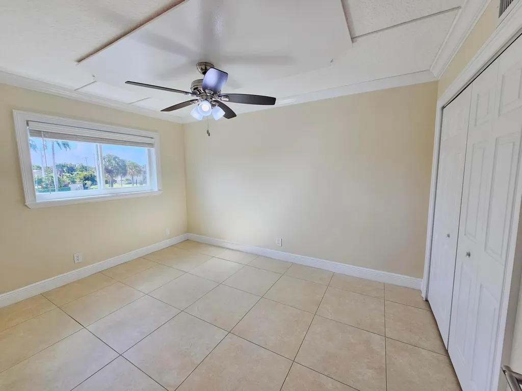 2562 Garden Drive N Lake Worth Beach FL 33461