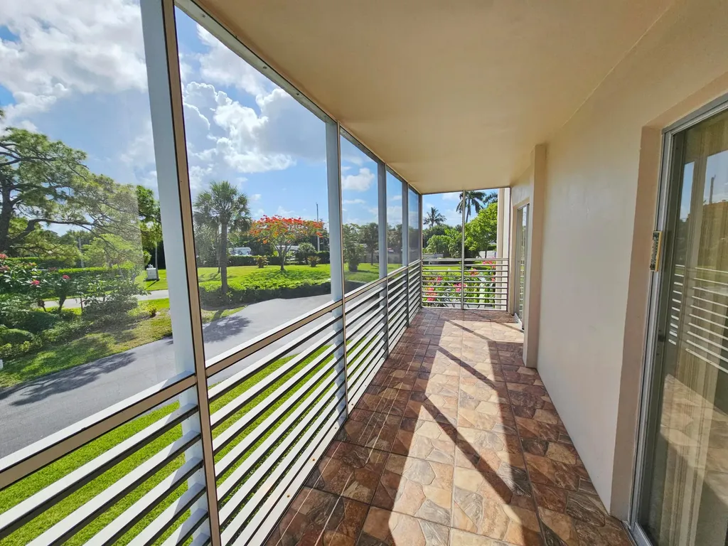 2562 Garden Drive N Lake Worth Beach FL 33461