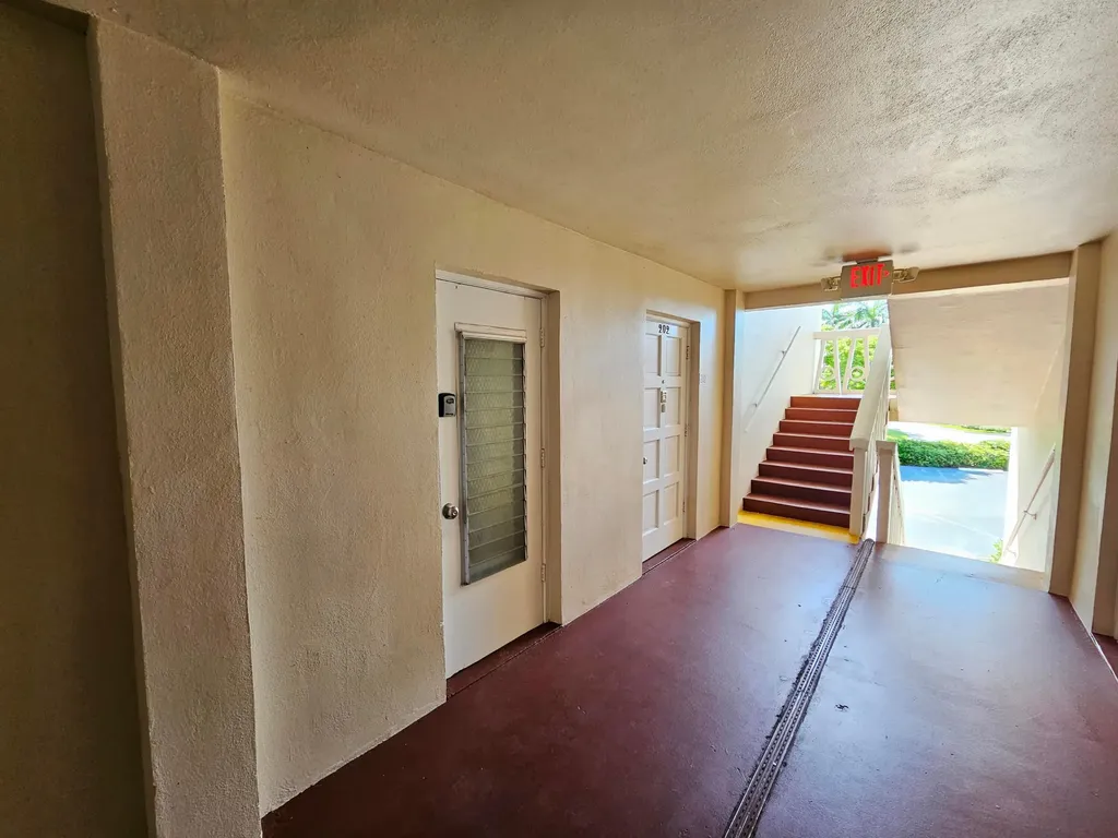 2562 Garden Drive N Lake Worth Beach FL 33461