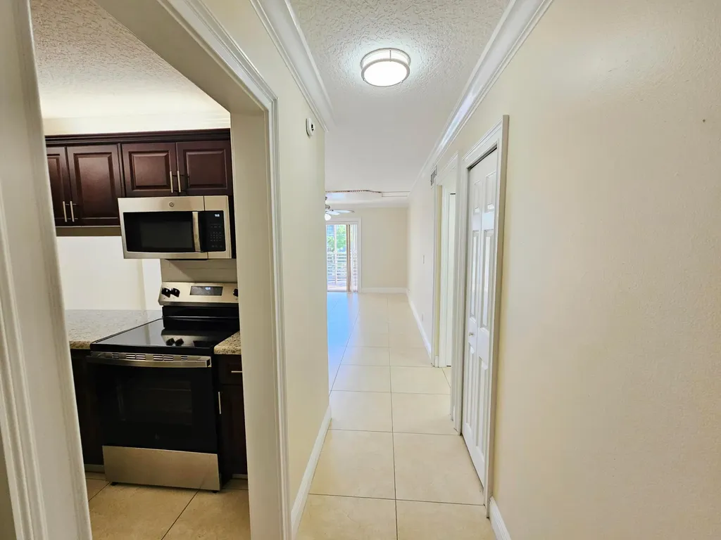 2562 Garden Drive N Lake Worth Beach FL 33461