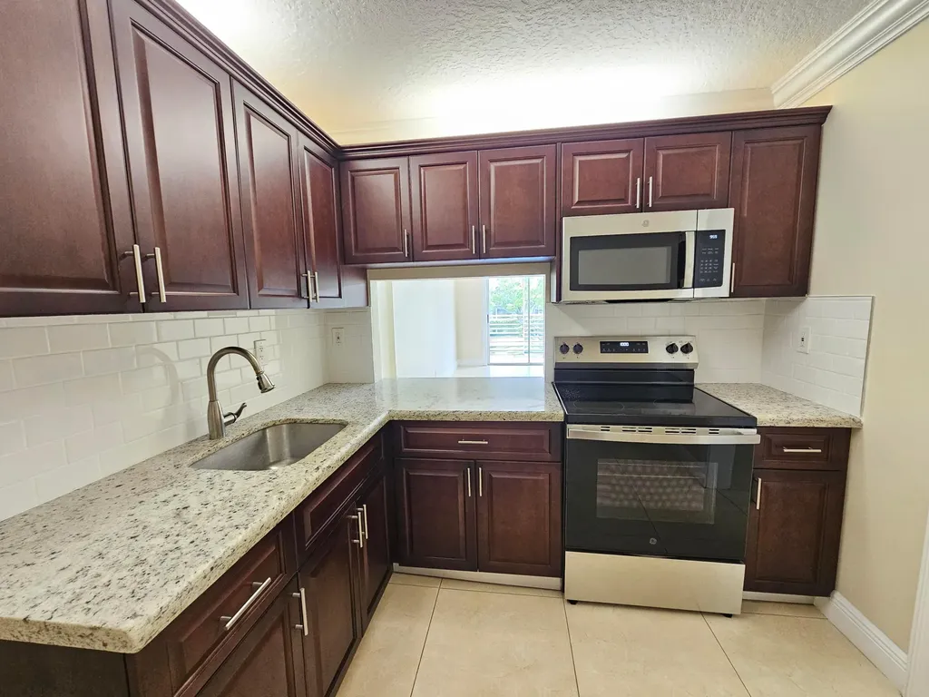 2562 Garden Drive N Lake Worth Beach FL 33461