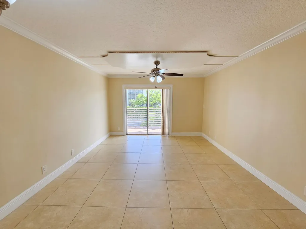 2562 Garden Drive N Lake Worth Beach FL 33461