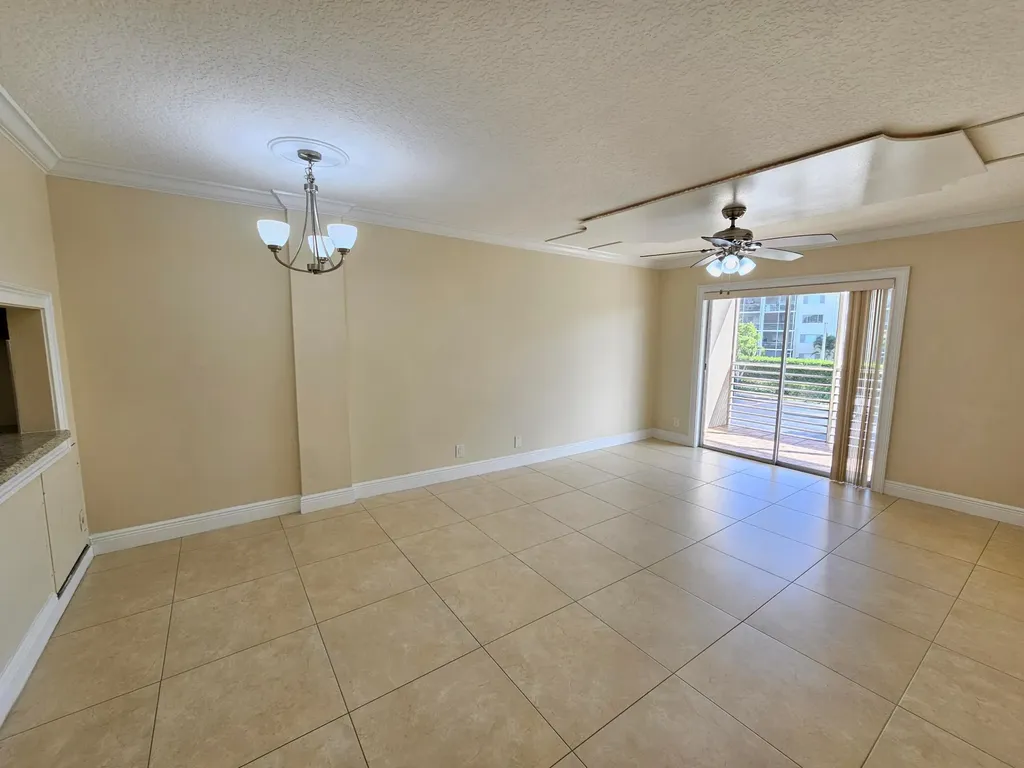 2562 Garden Drive N Lake Worth Beach FL 33461