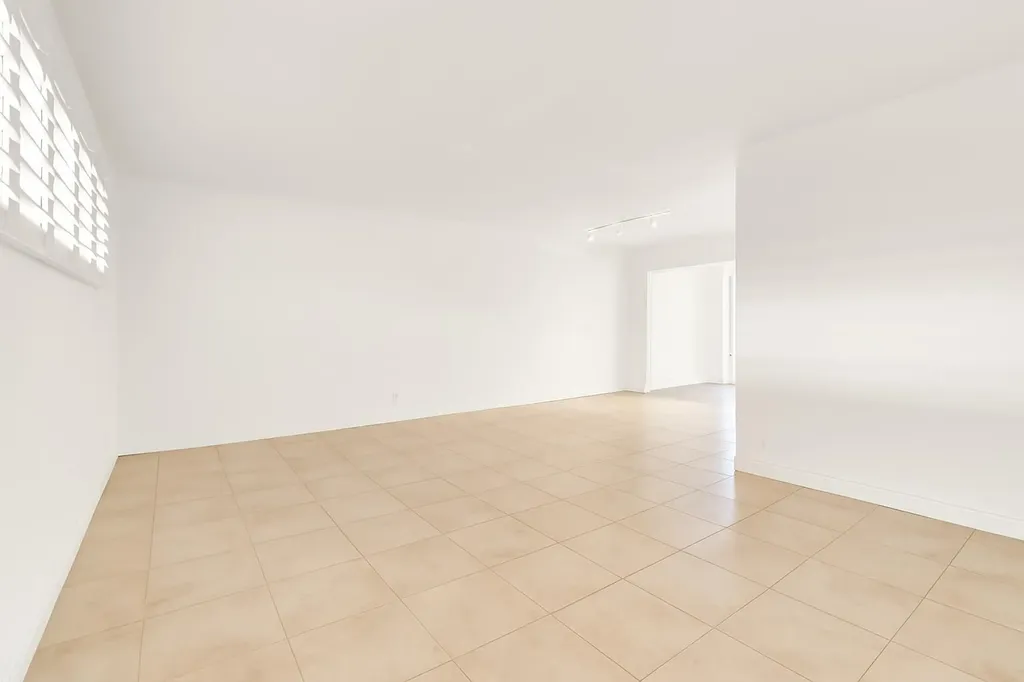 32 Colonial Club Drive Boynton Beach FL 33435