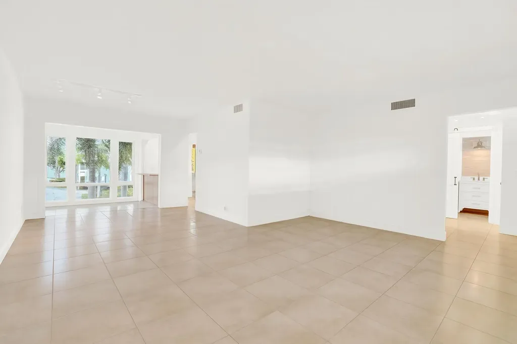 32 Colonial Club Drive Boynton Beach FL 33435