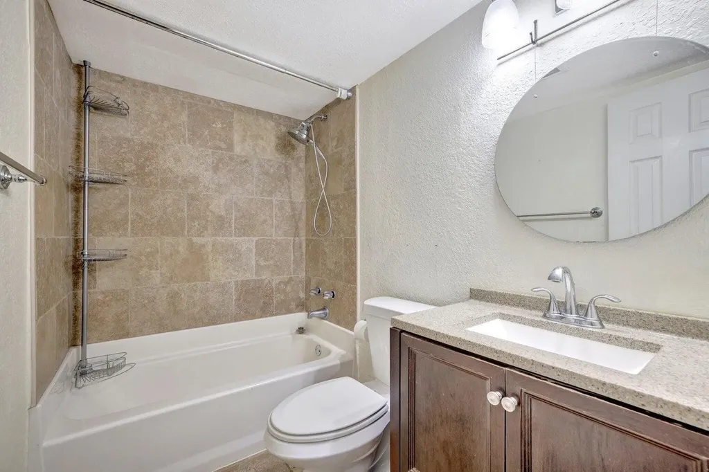 2400 NE 33rd Avenue Fort Lauderdale FL 33305