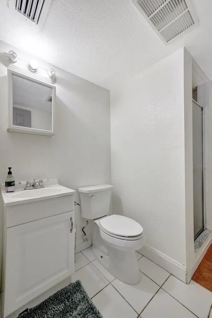 2400 NE 33rd Avenue Fort Lauderdale FL 33305