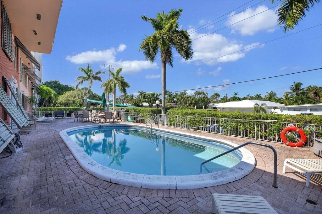 2400 NE 33rd Avenue Fort Lauderdale FL 33305