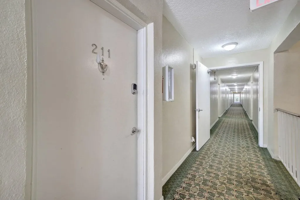 2400 NE 33rd Avenue Fort Lauderdale FL 33305