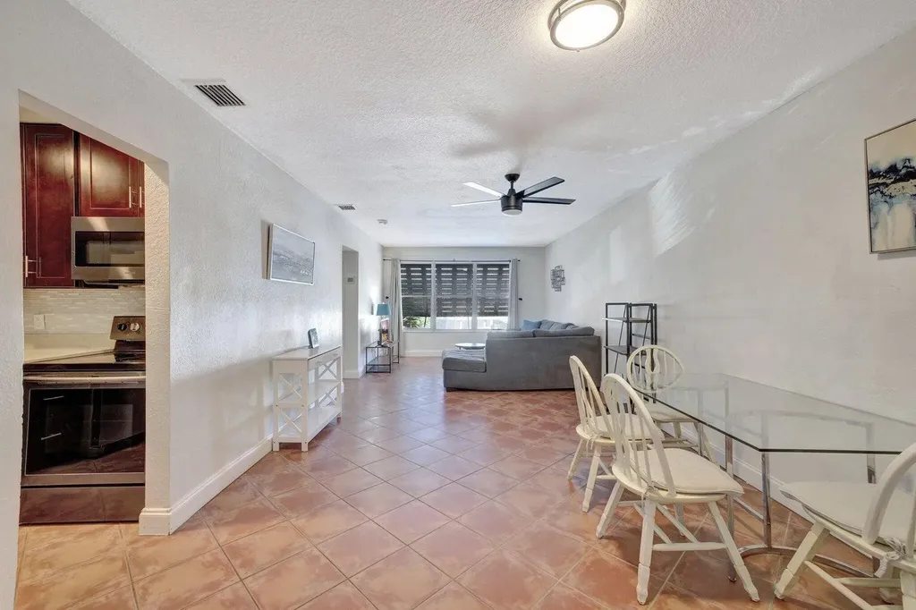 2400 NE 33rd Avenue Fort Lauderdale FL 33305