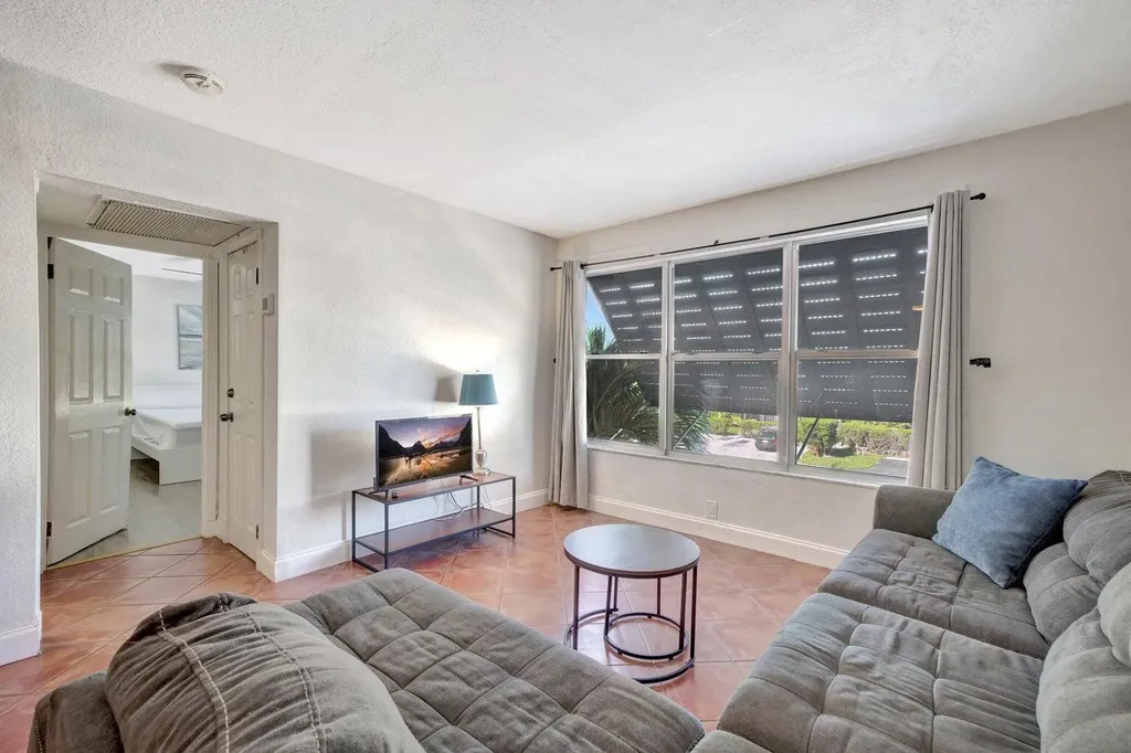 2400 NE 33rd Avenue Fort Lauderdale FL 33305