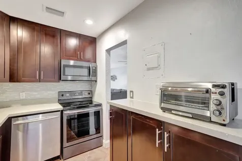 2400 NE 33rd Avenue Fort Lauderdale FL 33305