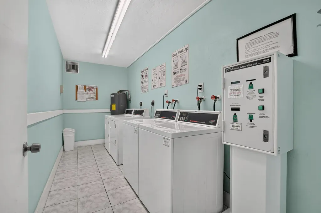 298 SW 6th Street Boca Raton FL 33432