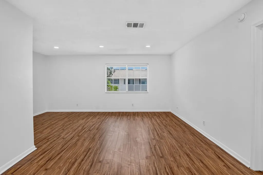 298 SW 6th Street Boca Raton FL 33432