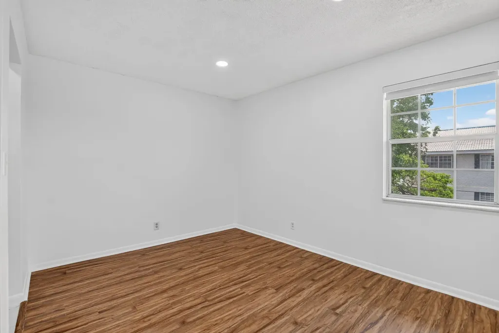 298 SW 6th Street Boca Raton FL 33432