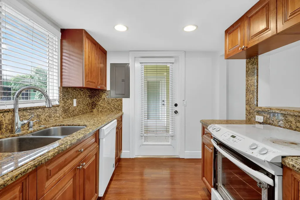 49 SE 7th Avenue Delray Beach FL 33483