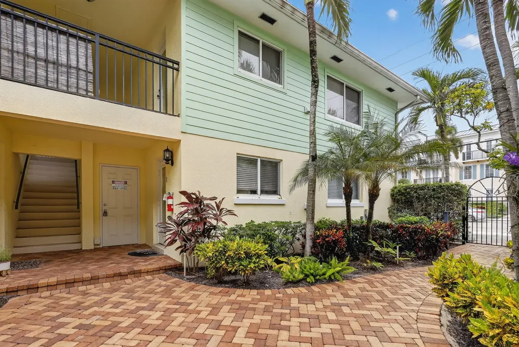 49 SE 7th Avenue Delray Beach FL 33483